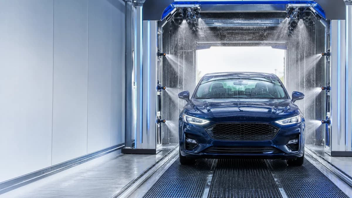 How to Choose the Right Car Wash: Touchless vs. Soft-Cloth vs. Hand Wash
